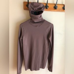 Althleta S running shirt with hood, face covering, thumb holes